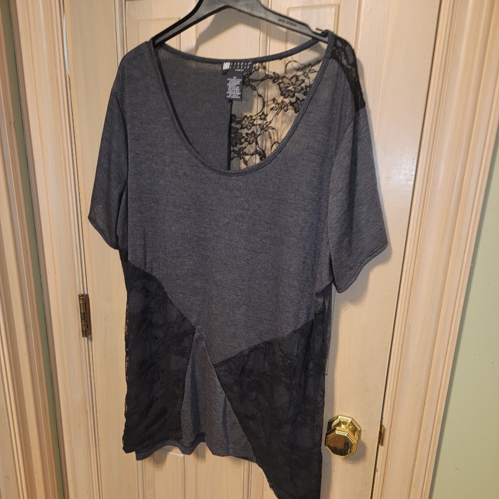 Womens plus sz 1X Carole Little black and gray short sleeve Shirt with lace